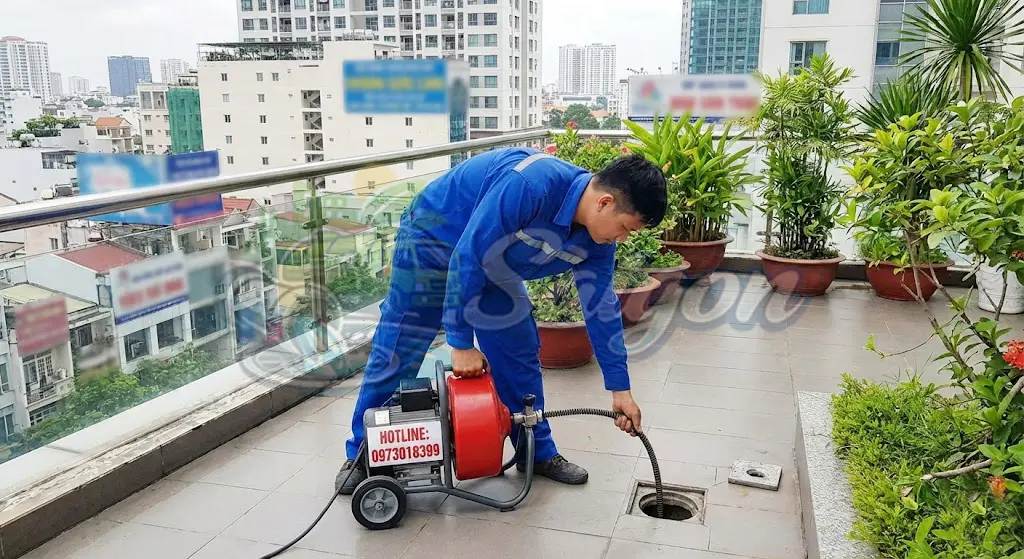 Xe hút hầm cầu chuyên dụng phục vụ tại khu vực ngập nước Bình Thạnh